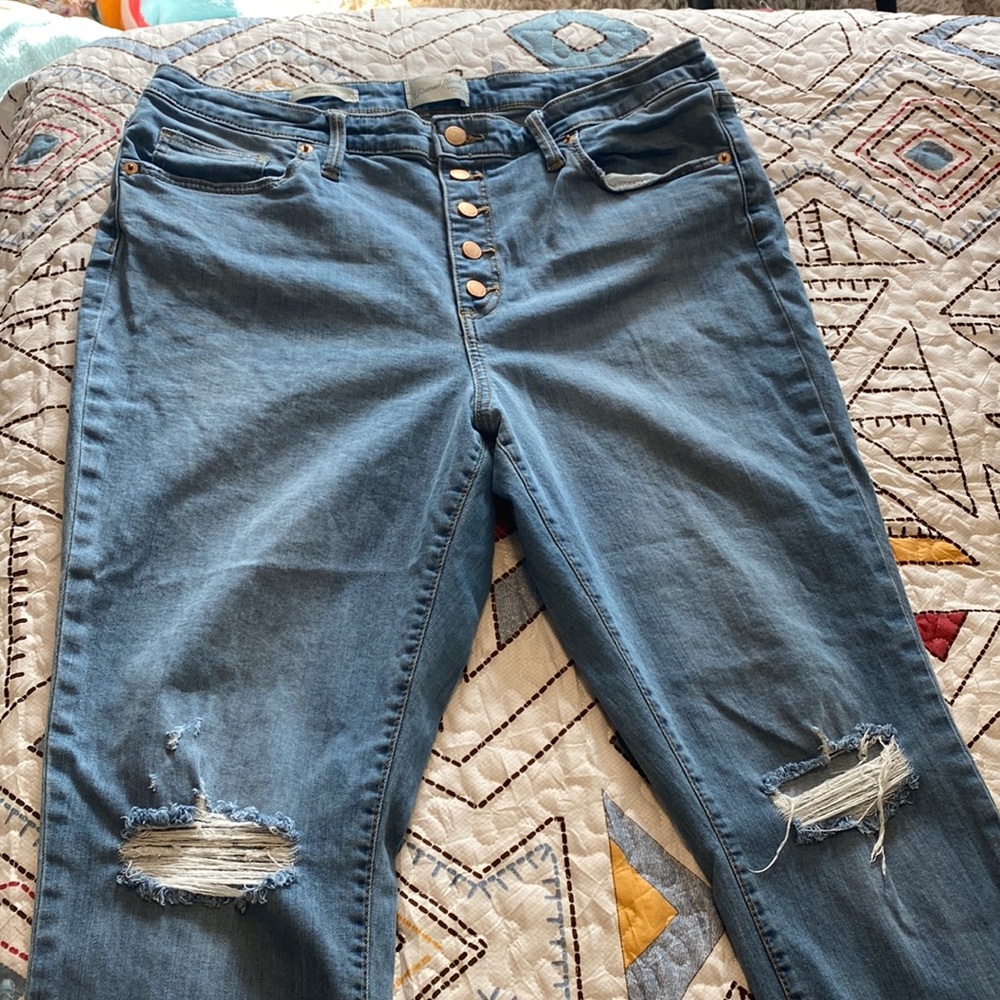 Universal Thread High Rise Skinny Jeans Ripped Leg Women’s 16/33R.